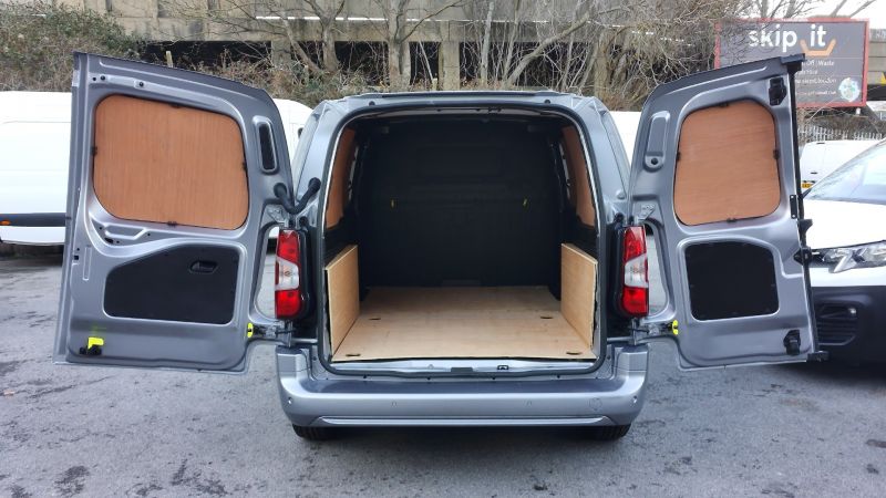 CITROEN BERLINGO 950 DRIVER PRO EDITION XL 8 SPEED AUTOMATIC,SAT NAV,REAR PARK ASSIST CAMERA,AIR CONDITIONING,DAB RADI AND MORE - 2968 - 9