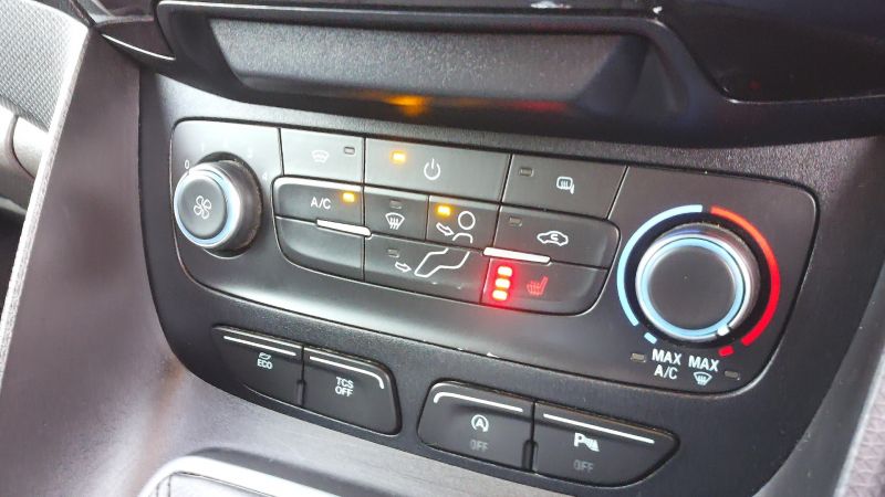 FORD TRANSIT CONNECT 200 LIMITED L1 SWB IN CHROME BLUE WITH ONLY 63.000 MILES,AIR CONDITIONING,FRONT+REAR PARKING SENSORS,ALLOY'S AND MORE - 2982 - 15