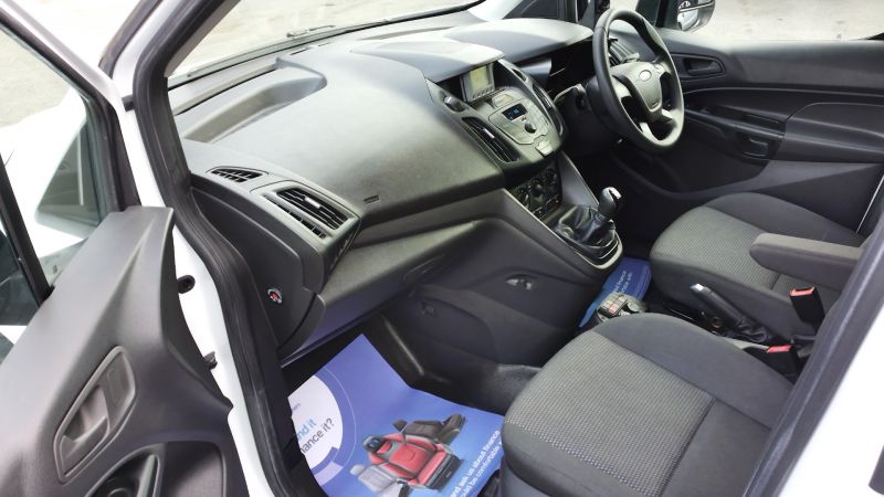 FORD TRANSIT CONNECT 220 L1 SWB EURO 6,AIR CONDITIONING,FRONT+REAR PARKING SENSORS,PARK ASSIST CAMERA  AND MORE *** SOLD *** - 2934 - 14