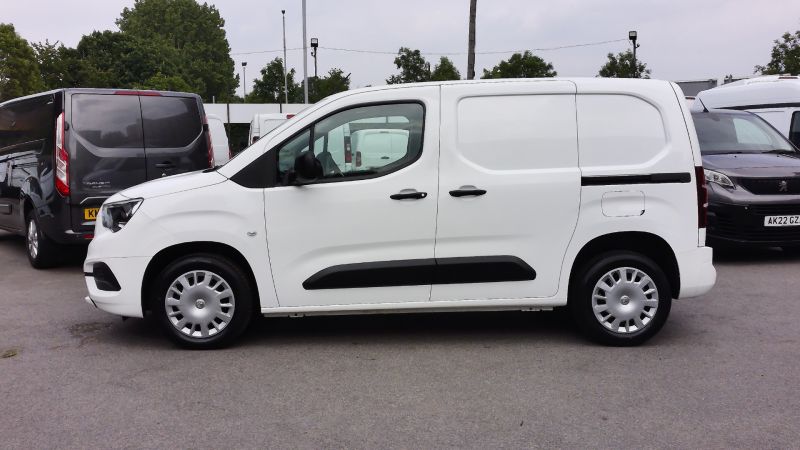 VAUXHALL COMBO 2300 SPORTIVE L1 SWB WITH AIR CONDITIONING,PARKING SENSORS,BLUETOOTH AND MORE - 2871 - 7