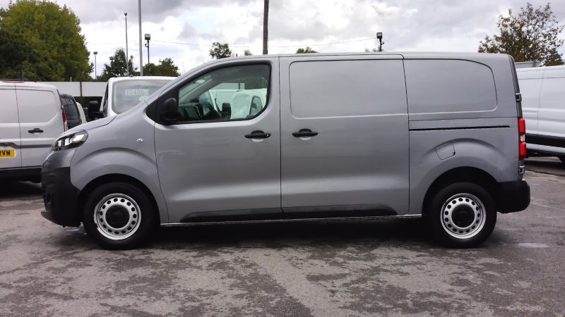 VAUXHALL VIVARO 2900 DYNAMIC L1 SWB IN GREY/SILVER WITH AIR CONDITIONING,PARKING SENSORS AND MORE - 2911 - 4