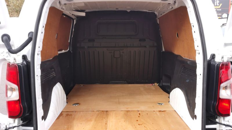 VAUXHALL COMBO 2300 DYNAMIC L1 SWB WITH ONLY 57.000 MILES,AIR CONDITIONING,PARKING SENSORS,CRUISE CONTROL AND MORE - 2975 - 18