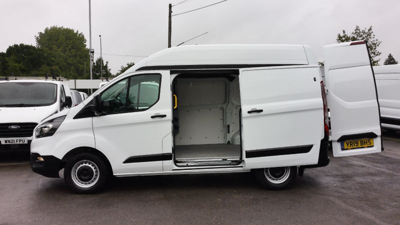 FORD TRANSIT CUSTOM 300 L1 H2 SWB HIGH ROOF WITH ONLY 43.000 MILES,AIR CONDITIONING,FRONT+REAR PARKING SENSORS AND MORE - 2895 - 9