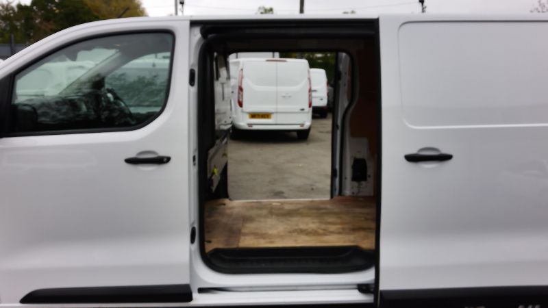 CITROEN DISPATCH XL 1400 ENTERPRISE PRO 2.0 BLUEHDI 145PS IN WHITE WITH AIR CONDITIONING,CRUISE CONTROL,6 SPEED AND MORE - 2932 - 21