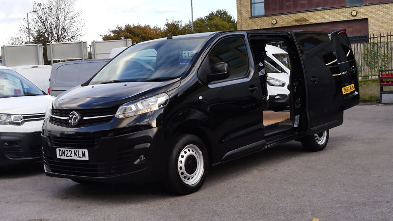 VAUXHALL VIVARO F2900 DYNAMIC L1 SWB IN BLACK WITH AIR CONDITIONING,PARKING SENSORS,CRUISE CONTROL AND MORE - 2938 - 1