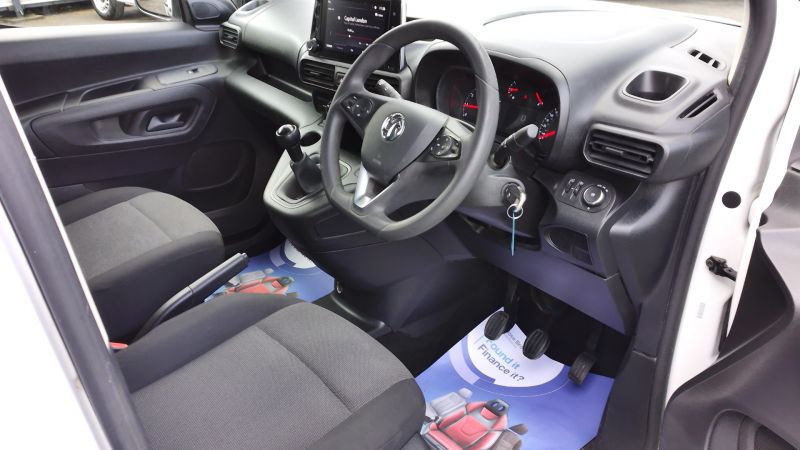 VAUXHALL COMBO 2300 DYNAMIC L1 SWB WITH ONLY 57.000 MILES,AIR CONDITIONING,PARKING SENSORS,CRUISE CONTROL AND MORE - 2975 - 12