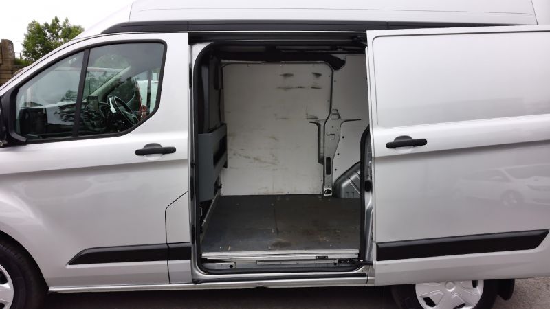 FORD TRANSIT CUSTOM 320 TREND ECOBLUE L1H2 SWB HIGH ROOF IN SILVER WITH AIR CONDITIONING,PARKING SENSORS AND MORE - 2863 - 19