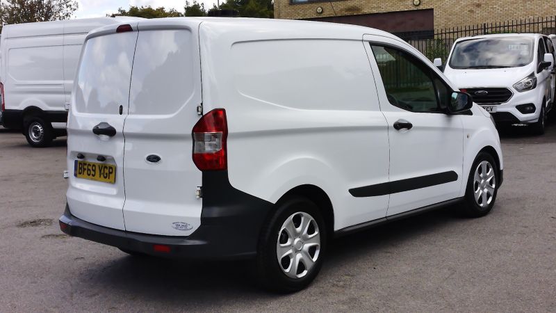 FORD TRANSIT COURIER TREND 1.5 TDCI WITH AIR CONDITIONING,6 SPEED,ELECTRIC MIRRORS,BLUETOOTH AND MORE - 2915 - 4