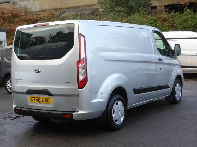 FORD TRANSIT CUSTOM 300 TREND L1 SWB WITH REAR TAILGATE,AIR CONDITIONING,PARKING SENSORS,CRUISE CONTROL,BLUETOOTH AND MORE - 2537 - 4