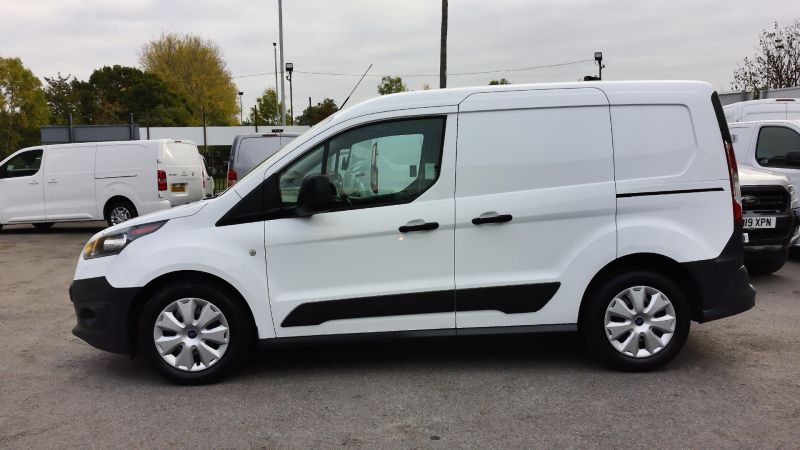 FORD TRANSIT CONNECT 220 L1 SWB EURO 6,AIR CONDITIONING,FRONT+REAR PARKING SENSORS,PARK ASSIST CAMERA  AND MORE *** SOLD *** - 2934 - 10