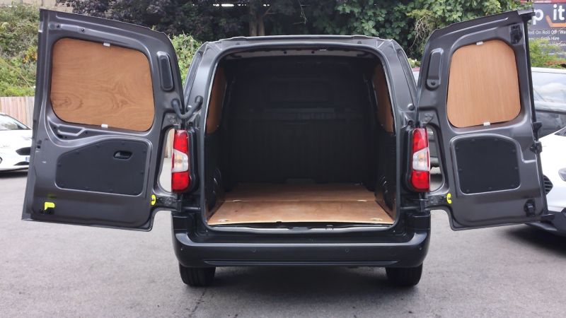 VAUXHALL COMBO 2300 DYNAMIC L2 LWB 100 IN DARK GREY WITH ONLY 41.000 MILES,SAT NAV,AIR CONDITIONING AND MORE *** SOLD *** - 2913 - 12