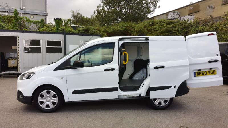 FORD TRANSIT COURIER TREND 1.5 TDCI WITH AIR CONDITIONING,6 SPEED,ELECTRIC MIRRORS,BLUETOOTH AND MORE - 2915 - 9