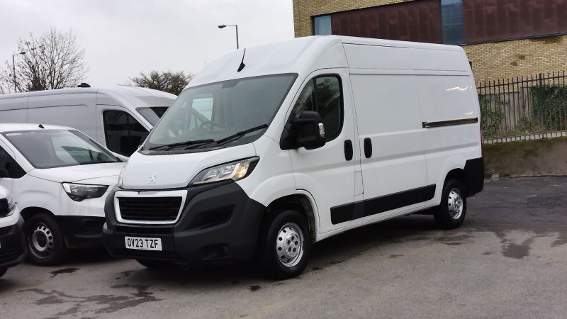 PEUGEOT BOXER 335 PROFESSIONAL PREMIUM PLUS L2H2 MWB 2.2 140 WITH SAT NAV,AIR CONDITIONING AND MORE - 2972 - 2