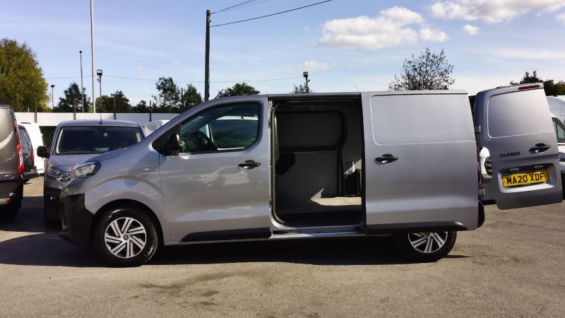 PEUGEOT EXPERT 2.0 BLUEHDI PROFESSIONAL L1 SWB IN GREY WITH SAT NAV,AIR CONDITIONING,PARKING SENSORS AND MORE - 2922 - 8
