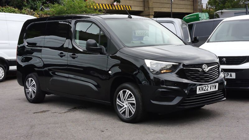 VAUXHALL COMBO 2300 DYNAMIC L2 LWB IN BLACK WITH SAT NAV,AIR CONDITIONING,PARKING SENSORS,6 SPEED,CRUISE CONTROL AND MORE - 2894 - 24