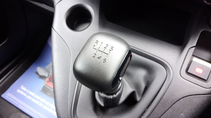 PEUGEOT PARTNER 1000 PROFESSIONAL PREMIUM L1 SWB ONLY 32.000 MILES,AIR CONDITIONING,6 SPEED,PARKING SENSORS AND MORE - 2943 - 18