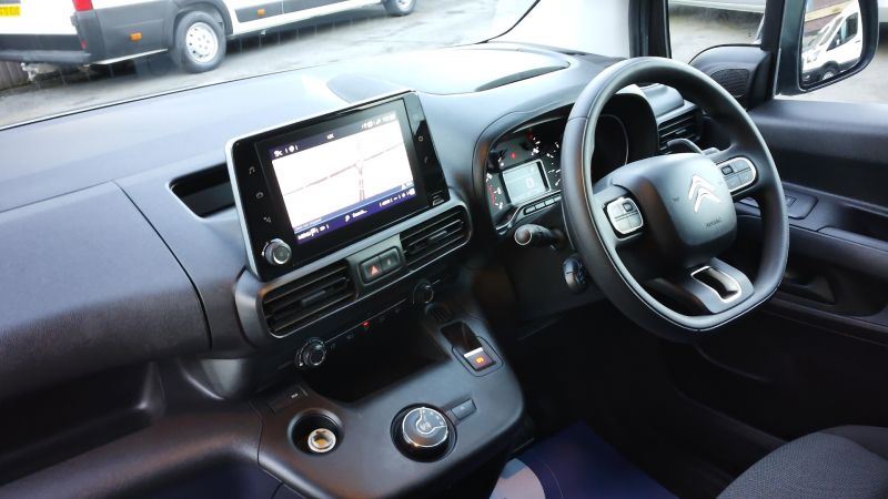 CITROEN BERLINGO 950 DRIVER PRO EDITION XL 8 SPEED AUTOMATIC,SAT NAV,REAR PARK ASSIST CAMERA,AIR CONDITIONING,DAB RADI AND MORE - 2968 - 15