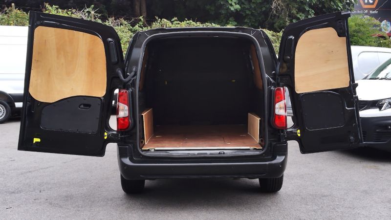 VAUXHALL COMBO 2300 DYNAMIC L2 LWB IN BLACK WITH SAT NAV,AIR CONDITIONING,PARKING SENSORS,6 SPEED,CRUISE CONTROL AND MORE - 2894 - 13