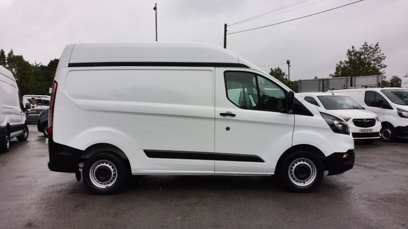 FORD TRANSIT CUSTOM 300 L1 H2 SWB HIGH ROOF WITH ONLY 43.000 MILES,AIR CONDITIONING,FRONT+REAR PARKING SENSORS AND MORE - 2895 - 7