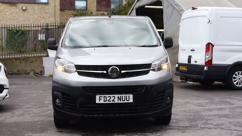 VAUXHALL VIVARO 2900 DYNAMIC L1 SWB IN GREY/SILVER WITH AIR CONDITIONING,PARKING SENSORS AND MORE - 2911 - 2