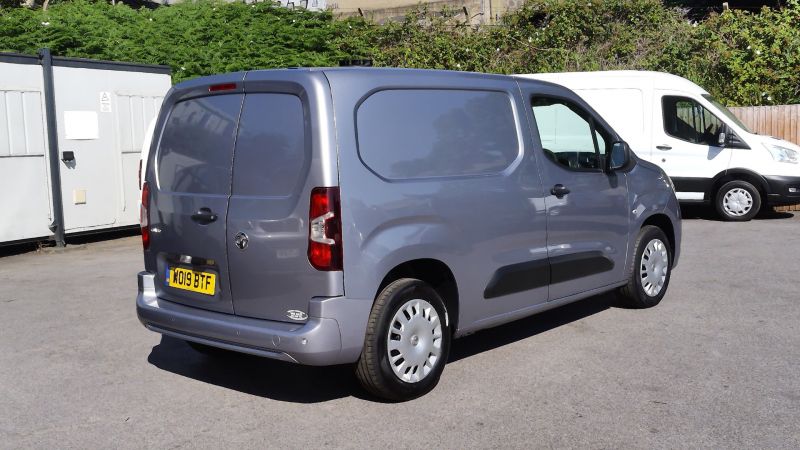 VAUXHALL COMBO 2000 SPORTIVE 1.6 L1 SWB IN GREY/SILVER WITH AIR CONDITIONING,3 SEATS,PARKING SENSORS AND MORE  - 2880 - 5