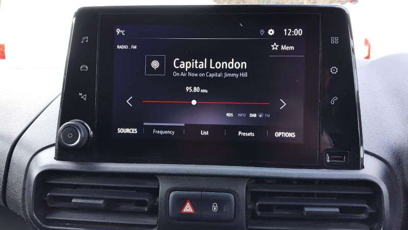 VAUXHALL COMBO 2300 DYNAMIC L1 SWB WITH ONLY 57.000 MILES,AIR CONDITIONING,PARKING SENSORS,CRUISE CONTROL AND MORE - 2975 - 15