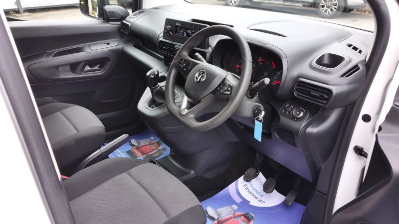 VAUXHALL COMBO 2300 SPORTIVE L2 LWB WITH ONLY 37.000 MILES,AIR CONDITIONING,PARKING SENSORS,BLUETOOTH AND MORE - 2887 - 13
