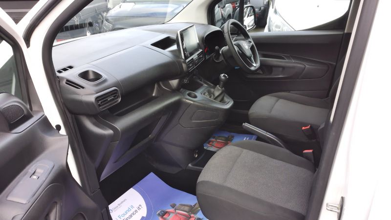 VAUXHALL COMBO 2300 DYNAMIC L1 SWB WITH ONLY 57.000 MILES,AIR CONDITIONING,PARKING SENSORS,CRUISE CONTROL AND MORE - 2975 - 14