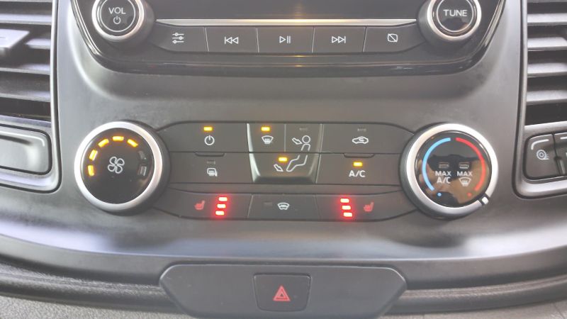 FORD TRANSIT 310 LEADER ECOBLUE L2H2 MWB MEDIUM ROOF WITH ONLY 57.000 MILES,SAT NAV,AIR CONDITIONING,HEATED SEATS AND MORE - 2963 - 13