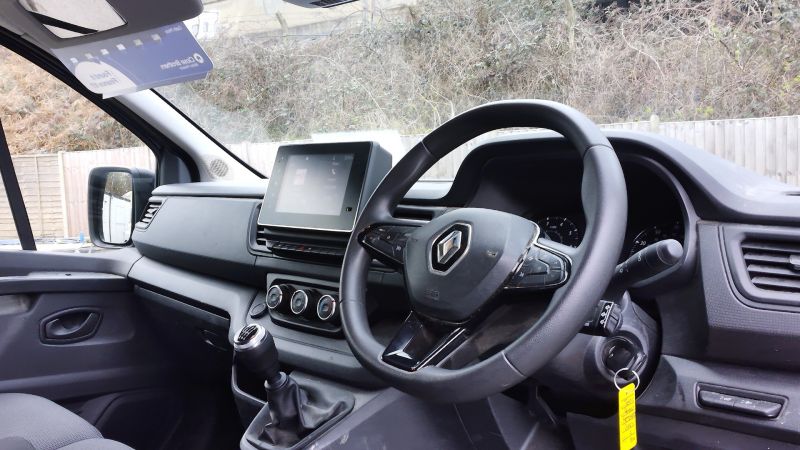 RENAULT TRAFIC SL28 BUSINESS PLUS 2.0 DCI 130 SWB IN URBAN GREY,ONLY 51.000 MILES,AIR CONDITIONING,PARKING SENSORS AND MORE - 2986 - 8