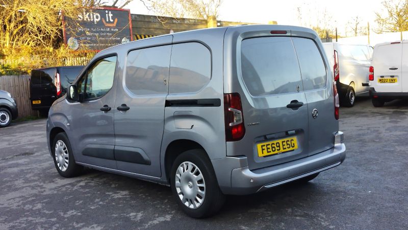 VAUXHALL COMBO 2000 SPORTIVE L1 SWB IN GREY WITH ONLY 36.000 MILES,AIR CONDITIONING,3 SEATS,PARKING SENSORS AND MORE  - 2960 - 3