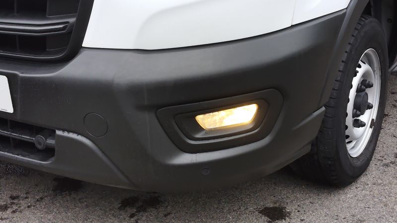 FORD TRANSIT 310 LEADER ECOBLUE L2H2 MWB MEDIUM ROOF WITH ONLY 57.000 MILES,SAT NAV,AIR CONDITIONING,HEATED SEATS AND MORE - 2963 - 16