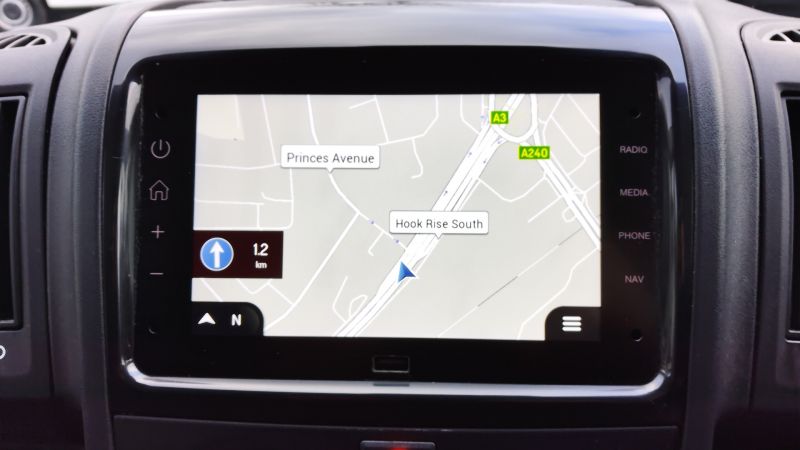 PEUGEOT BOXER 335 PROFESSIONAL PREMIUM PLUS L2H2 MWB 2.2 140 WITH SAT NAV,AIR CONDITIONING AND MORE - 2972 - 14