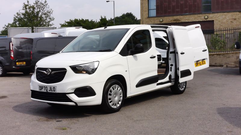 VAUXHALL COMBO 2300 SPORTIVE L1 SWB WITH AIR CONDITIONING,PARKING SENSORS,BLUETOOTH AND MORE - 2871 - 3