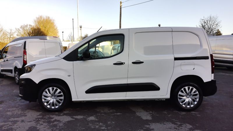 PEUGEOT PARTNER 1.5 BLUEHDI PROFESSIONAL L1 SWB WITH AIR CONDITIONING,PARKING SENSORS,DAB RADIO AND MORE *** SOLD *** - 2957 - 9