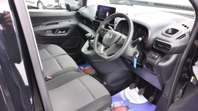 VAUXHALL COMBO 2300 SPORTIVE L1 SWB IN BLACK WITH AIR CONDITIONING,PARKING SENSORS,6 SPEED,3 SEATS AND MORE - 2974 - 2