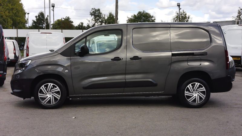 VAUXHALL COMBO 2300 DYNAMIC L2 LWB 100 IN DARK GREY WITH ONLY 41.000 MILES,SAT NAV,AIR CONDITIONING AND MORE *** SOLD *** - 2913 - 9