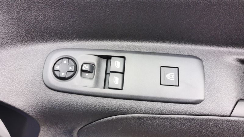 PEUGEOT PARTNER 1.5 BLUEHDI PROFESSIONAL PREMIUM 5 SEATER COMBI CREW VAN WITH AIR CONDITIONING,6 SPEED,BLUETOOTH AND MORE - 2959 - 10