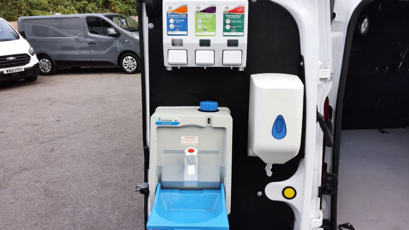 FORD TRANSIT CONNECT 220 L1 SWB EURO 6,AIR CONDITIONING,FRONT+REAR PARKING SENSORS,PARK ASSIST CAMERA  AND MORE *** SOLD *** - 2934 - 18