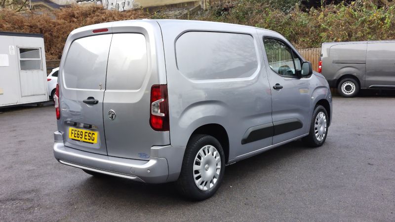 VAUXHALL COMBO 2000 SPORTIVE 1.6 L1 SWB IN GREY WITH ONLY 36.000 MILES,AIR CONDITIONING,3 SEATS,PARKING SENSORS AND MORE  - 2960 - 5