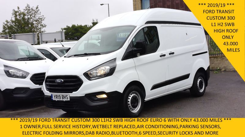 FORD TRANSIT CUSTOM 300 L1 H2 SWB HIGH ROOF WITH ONLY 43.000 MILES,AIR CONDITIONING,FRONT+REAR PARKING SENSORS AND MORE - 2895 - 1