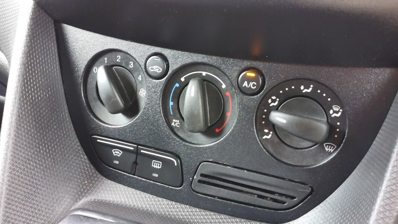 FORD TRANSIT CONNECT 240 L2 LWB WITH ONLY 65.000 MILES,AIR CONDITIONING,PARKING SENSORS,SECURITY LOCKS AND MORE - 2888 - 16