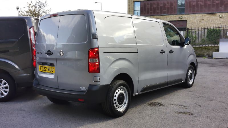 VAUXHALL VIVARO 2900 DYNAMIC L1 SWB IN GREY/SILVER WITH SAT NAV,AIR CONDITIONING,PARKING SENSORS AND MORE *** SOLD *** - 2911 - 7