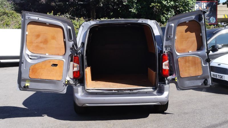 VAUXHALL COMBO 2000 SPORTIVE 1.6 L1 SWB IN GREY/SILVER WITH AIR CONDITIONING,3 SEATS,PARKING SENSORS AND MORE  - 2880 - 8
