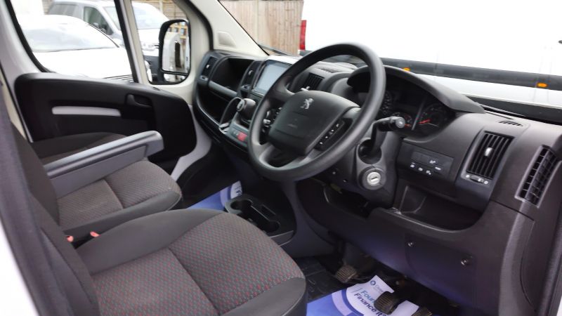 PEUGEOT BOXER 335 PROFESSIONAL PREMIUM PLUS L2H2 MWB 2.2 140 WITH SAT NAV,AIR CONDITIONING AND MORE - 2972 - 13