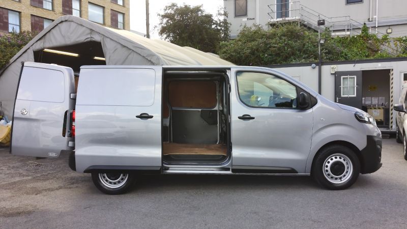 VAUXHALL VIVARO 2900 DYNAMIC L1 SWB IN GREY/SILVER WITH SAT NAV,AIR CONDITIONING,PARKING SENSORS AND MORE *** SOLD *** - 2911 - 13