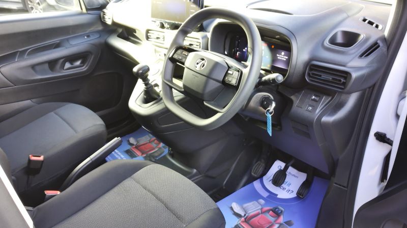 VAUXHALL COMBO 2300 PRIME L1 SWB ONLY 15.000 MILES,AIR CONDITIONING,PARKING SENSORS,6 SPEED AND MORE - 2937 - 11