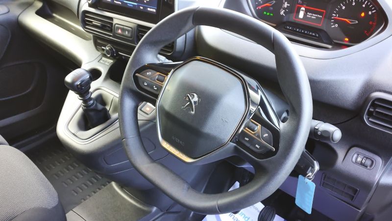 PEUGEOT PARTNER 1000 ASPHALT PREMIUM L1 SWB,SAT NAV,ALLOYS,AIR CONDITIONING,PARK ASSIST CAMERA AND MORE - 2949 - 14