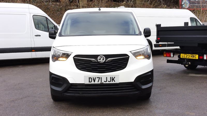 VAUXHALL COMBO 2300 DYNAMIC L1 SWB WITH ONLY 57.000 MILES,AIR CONDITIONING,PARKING SENSORS,CRUISE CONTROL AND MORE - 2975 - 3