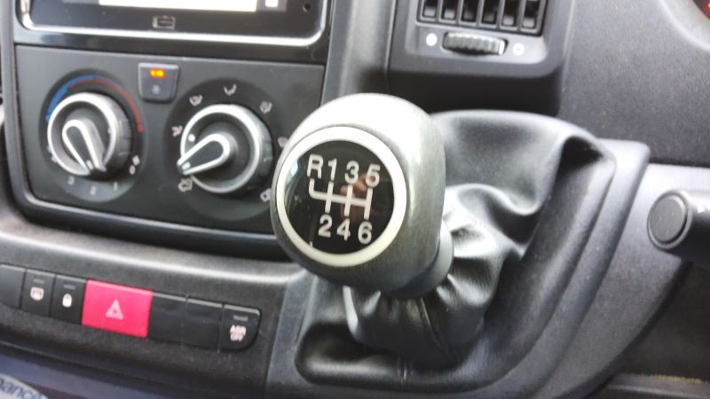 PEUGEOT BOXER 335 PROFESSIONAL PREMIUM PLUS L2H2 MWB 2.2 140 WITH SAT NAV,AIR CONDITIONING AND MORE - 2972 - 17